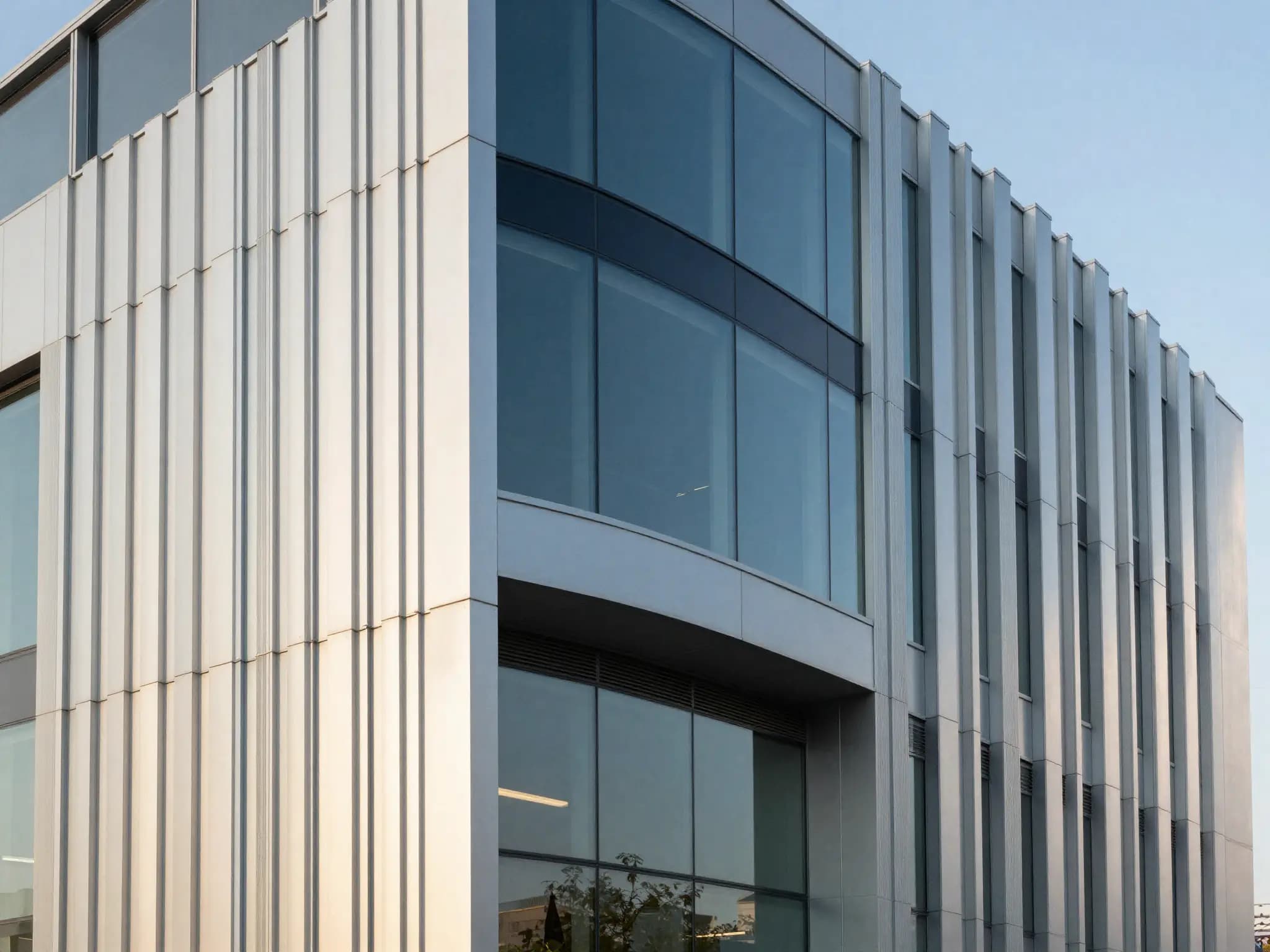 Bardage immeuble tertiaire - aluminium et fibres-ciment